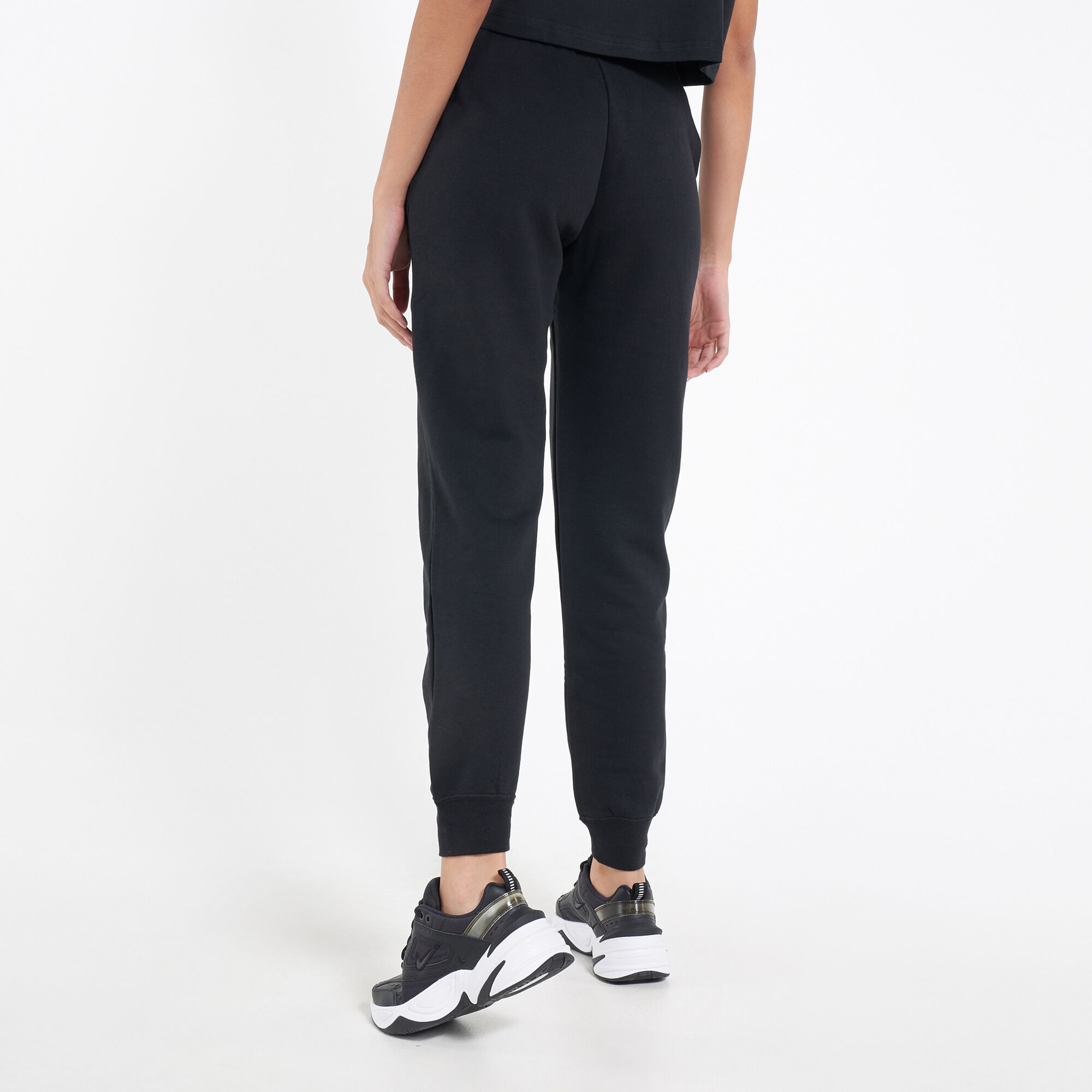 Womens black hot sale nike essential joggers