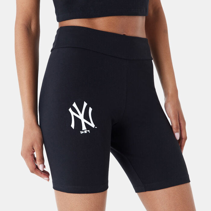 New Era Women's MLB New York Yankees Lifestyle Bike Shorts Black image number 3