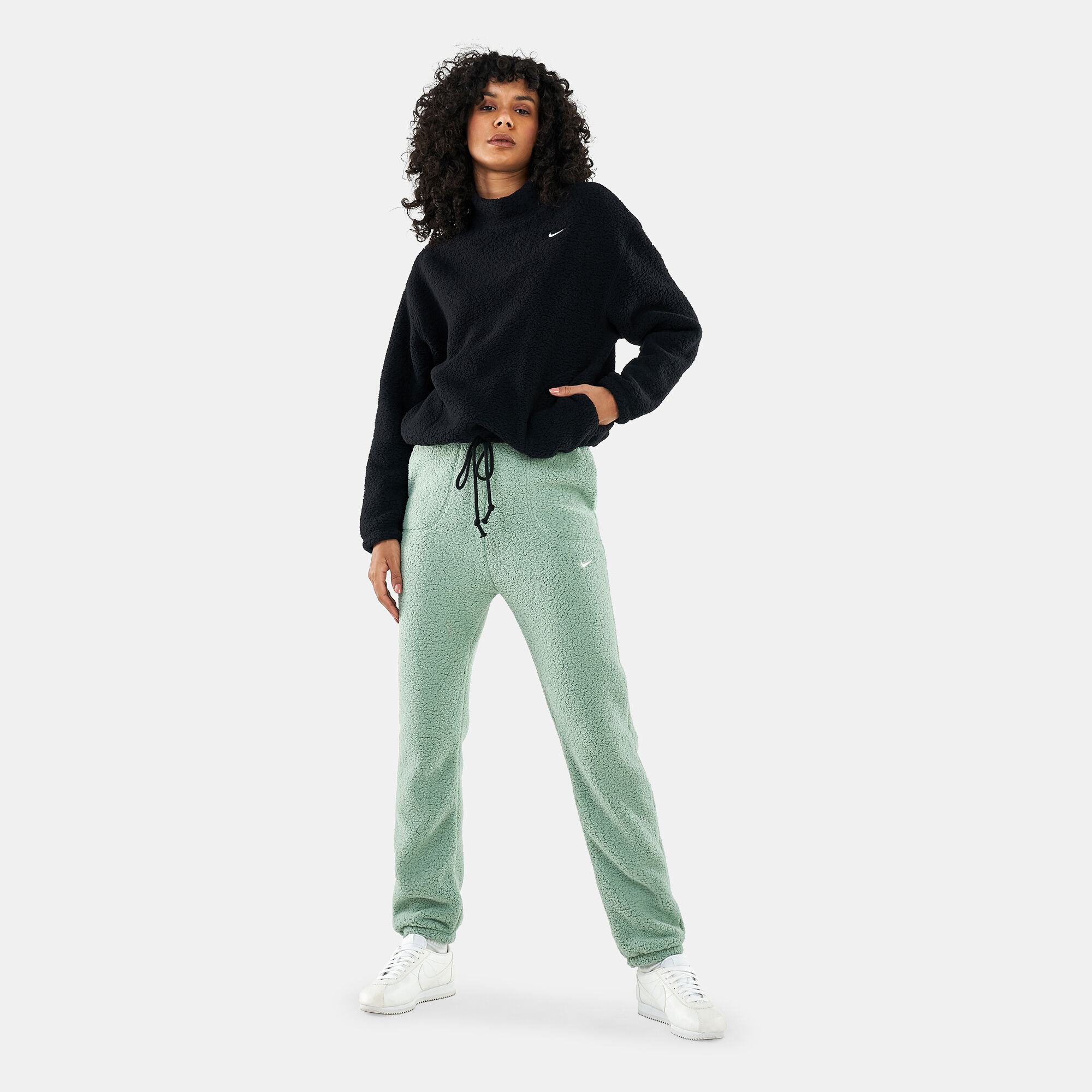 Women's nike therma hotsell insulated training joggers