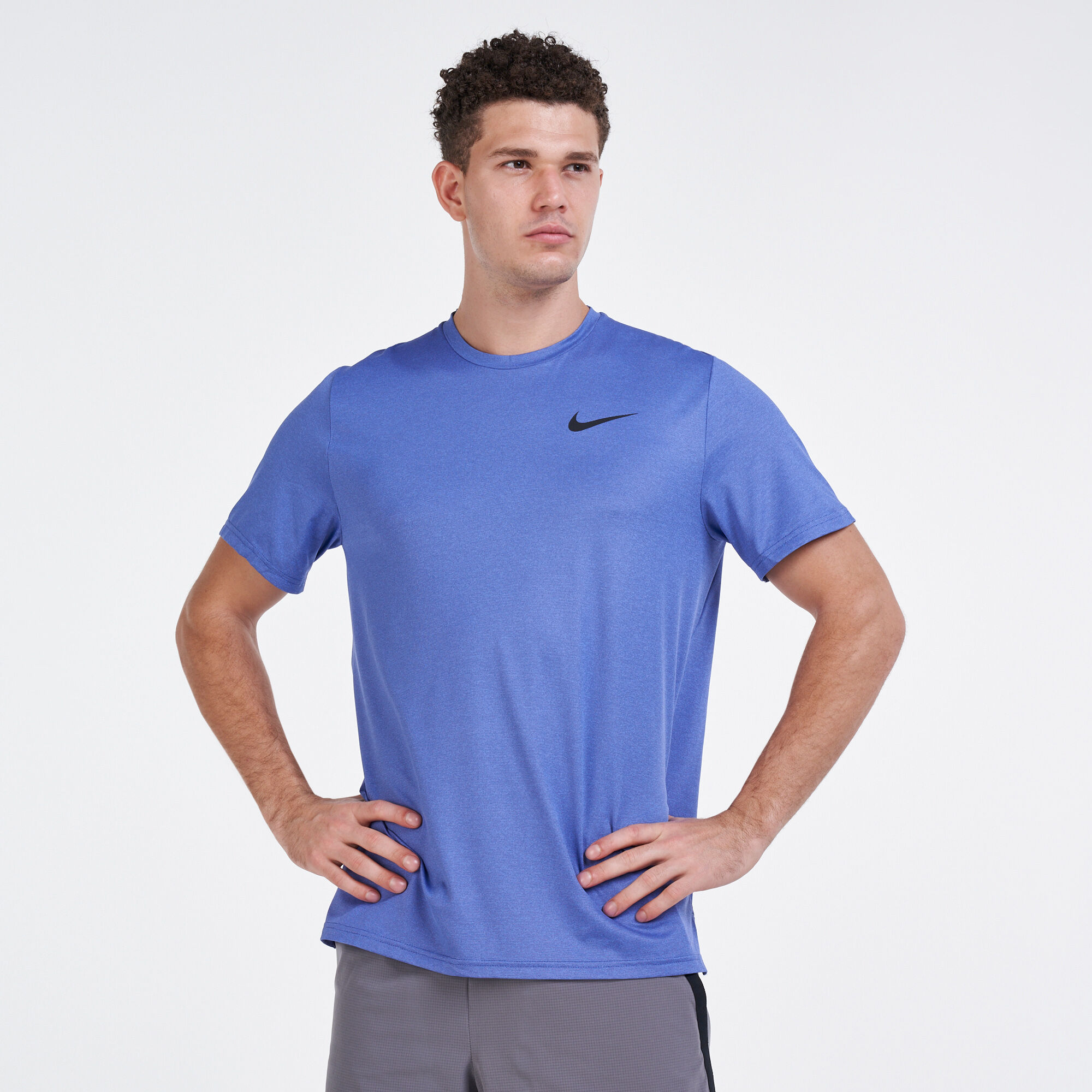 Nike standard fit t shirt 2025